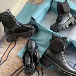 Bottines de créateur Rois Logo triangle Monolith Bottes en cuir noir décontractées pour femmes Ajoutez une sneaker à plateforme Cloud Classic Bottes en cuir mocassin mat verni