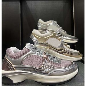 Zapatos para correr de diseñador Zapatos casuales deportivos de lujo para mujer Zapato Channellies New CCity Sneaker Mujer Entrenador Tela Efecto gamuza Piel de becerro Nylon Zapatillas reflectantes