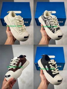 Designer hardloopschoenen Ouder glimlach lelijk en schattig cyclamen allemaal aan boord van dames vaze ronde teen heren casual wandelschoenen 36-44