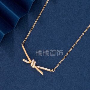 Boutique de créateurs Gold Placing High Edition Brand Knot Collier avec Gu Ailing Kont Diamond Twisted Corde Collar Collar Chain and Luxury