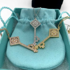 Merk van designer 925 Sterling Silver Key ketting mode veelzijdige diamant ingelegde zonnebloem Chinese knoop hanger eenvoudige trui ketting