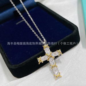 Merk van designer Full Diamond Cross Necklace Dames X Crystal Pendant Trendy Kleine en luxe veelzijdige high -end kraagketen