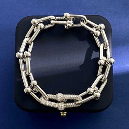 Boucle en fer à cheval de haute qualité de marque de haute qualité avec bracelet en diamant Luxury Luxurage personnalisé à la mode et en forme de bambou en forme de U pour hommes et femmes MQVN