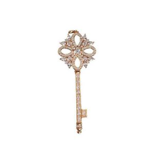 Collier de clé de marque de créateur 925 argent sterling plaqué 18k Diamant Snowflake Pendant Long Pull Challe Femelle Bgv5