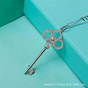 Het merk Key Key Necklace Gold Ploating Plated 18 K ingelegde diamanten hartkroon volledige hangende kraagketen
