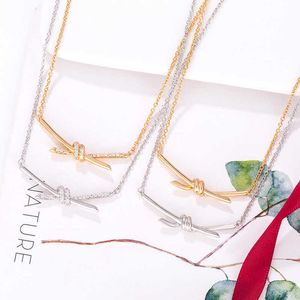 De gloednieuwe Knot Cross Cross Necklace Gold Plating -serie van designer met diamantlicht luxe eenvoudige kraagketen