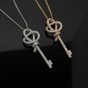 De gloednieuwe geweven verwrongen touw van designer Rope Full Diamond Necklace Sky Star Rose Gold Fujia 18K Collar Chain