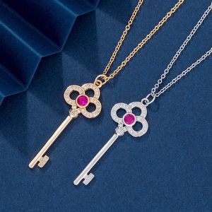 Merk Pink Diamond Diamond Crown Key Ketting 18K Gold vergulde 18K ingelegde Licht Luxe Simple Hangketen Vrouw