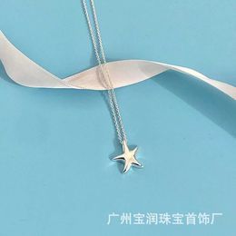 Brand de créateur S925 Pure Silver Starfish Collier d'étoiles à cinq points avec une version de conception de niche minimaliste et à la mode de la chaîne de la clavicule
