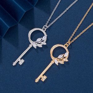 Designer's Gold Compating Brand Vine Key ketting vrouwelijk bloemenblad eenvoudig en luxe paardenoogdiamanten trui ketting