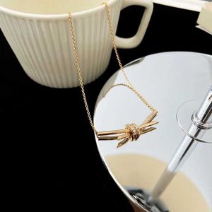 Designer's High Edition Brand Knot Ketting Eenvoudige en veelzijdige 18K Rose Gold Diamond Butterfly Twisted Pendant