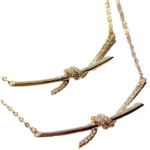 Designer's High Edition Gold Plating Brand Twisted Necklace for Women 18K Light Luxury Fashion Kont Diamond touw hanger sleutelbeen ketting Tide Ek2r