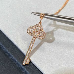 Collier Key Key Brand de High Version du designer avec chaîne de clavicule en diamant complète plaqué en or rose Tempérament personnalisé et polyvalent pour femmes