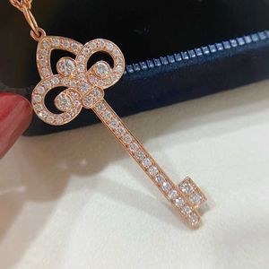 Key ketting met hoge versie van de ontwerper voor dames nieuwe volledige diamant diamant zonnebloem hanger kroon iris sleutelbeen trui keten trend