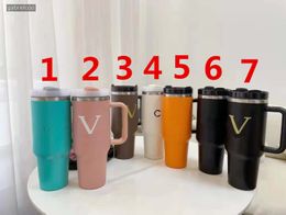 Le concepteur multi-couleurs 40oz handle tasse de voiture classique logo en acier inoxydable imprimé grande capacité paille isolée tasse de voiture glacée tasse de crème crème 1200 ml avec boîte cadeau