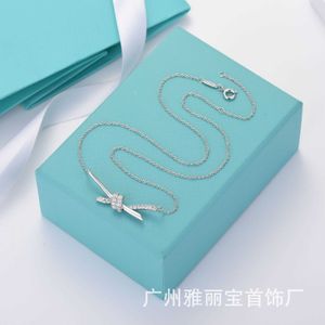 Het nieuwe merk Knot Knot Ketting Vrouw Gu Ailing dezelfde stijl 18k Plating True Gold Bowknot Collar Chain Exquisite Temperament CVBD