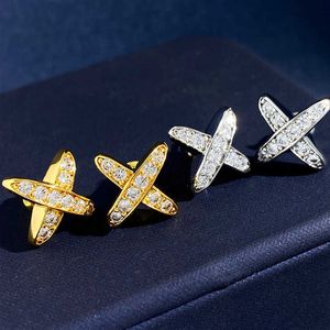 Nieuwe merkbrief van de ontwerper X Volledige Diamond Cross -oorbellen voor vrouwelijk niche -ontwerp met een gevoel van INS -stijl en minimalistische temperament oorbellen