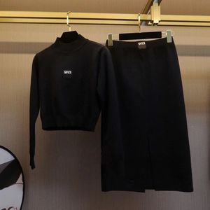 Nuevo vestido de dos piezas negro de punto del diseñador Carta de pecho de moda Top de manga larga Vestido largo Conjuntos de dos piezas para mujer