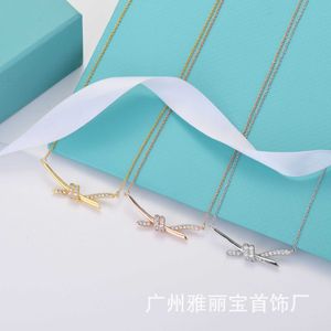 De nieuwe knoopketting van de ontwerper Ketting vrouw Gu Ailing dezelfde stijl 18k Plating True Gold Bowknot Collar Chain Exquisite Temperament