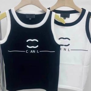 Nieuwe letterbreisel van de ontwerper Ijszijde halter mode afslankende korte damestop zomertrend alles vest borduurkleding