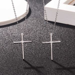Collier pour femmes de marque populaire du designer avec chaîne de clavicule croix en argent sterling diamant S925
