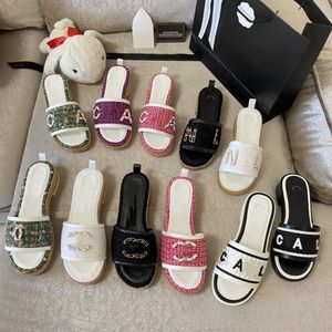 Designer Smm Small Fragrant Veet Broidered Letter Slippers confortable Sandals Beach B22 Chaussures extérieures pour femmes