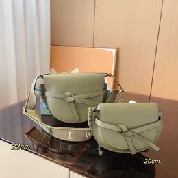 Designer Saddle Bag Dames enkele schouderhandtas Purse high-end lederen boog flip tas tas klassieke borduurwerkbrede rugriem draagbare crossbody tas