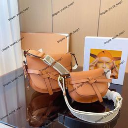 Diseñador Saddles Bag Wallet Women's One-Hohor Bolsa Fashion Fashion Fashion Flip Bow Bow Bag Alphabet Bordado Bordado de hombro ancho Bolsa de cuerpo cruzado