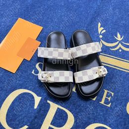 Designer Sandal Bom Dia Casual Shoe Vérine Sandale de sandale en cuir Sanne d'été Sandale Womans Mentes plates Gladiator Mules Luxury Sliders Sandale Taille35-45