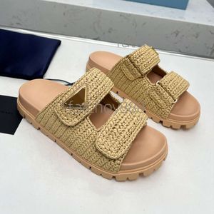 Designer Sandale Crochet Strap Giches de plate-forme de plate-forme tissée pantoufle plate à plat pour femme Summer Page Pool Flat Comfort Mule