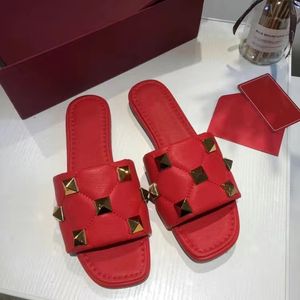 Designer Sandal Célèbre Femme Pantoufle Roman Stud Matelassé Nappa Cuir Plat Hommes Chaussures Top Qualité Rivet Nouveauté Tory Tasman Avec Boîtes À L'extérieur Lady Slide 85