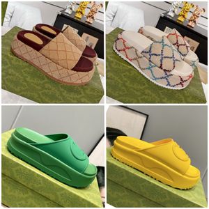 Designer sandaal voor vrouw wig dikke hiel zand zandglipper platform sandalen vrouwen casual schoenen zomer platte mode strandglaasjes slippers 10a met doos