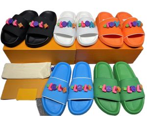Designer sandale mans Slides sandale célèbre Womans en relief Slipper pool Flat Comfort Mule sandale Cuir Sexy Scuffs chaussures de plage avec boîte d'origine Dustbag taille 35-46