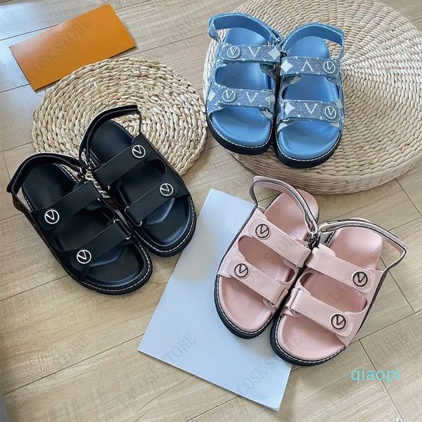 Designer Sandal Platforms Shoe for Girls Fashion Holiday Beach Slipper Emboss Embroid Lettre Elevating Sandals avec Box 35-42