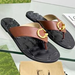Designer Sandal Slides Metallic Slide Sandals Tongs Pantoufles Pour Femmes Casual Summer Girls Beach Walk Pantoufles Mode Talon Bas Pantoufle Plate Chaussures Taille 35-43