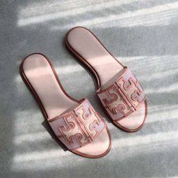 Designer Birch Sandal Slippers Womens Slippers Nouvelles femmes coréennes édition polyvalente