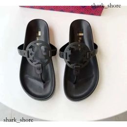 Designer Sandale Voyage de grande taille Summer Cool Pantres pour femmes Summer Sumwear Flat Bottom Beach Slippers for Womens Tori Sandals 719