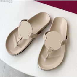 Designer Sandal Travel Gran tamaño de verano zapatillas frescas para mujeres Suministras de playa de fondo plano para mujeres para mujeres