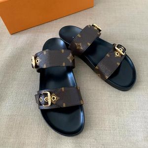 Diseñador Sandal Sandal Mulas Genuine Leather Famosa zapato casual Bom Hebilla ajustable Womans Gladiator Sliders planos planos Slides de verano