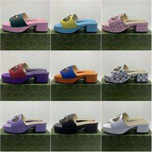 Sandalias y zapatillas de diseñador Tacones de mujer cómodos de verano de cuero con estilo