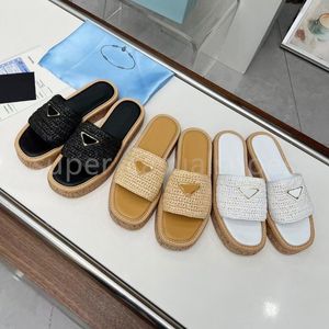 Sandalias de diseñador Zapatillas de playa Moda Zapatos con trenzas de fondo grueso Zapatos de mujer Alfabeto Señora Plataforma Sandalias romanas Tacones de cuero Diapositivas con letras