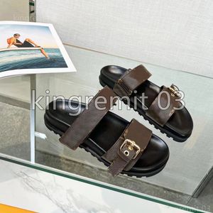 Sandalias de diseño BOM DIA Sandalias planas cómodas Mujer Hebilla Diapositivas Zapatillas de cuero Presbicia Zapatos de moda Paseo Oro Plata Sandalias de metal con caja