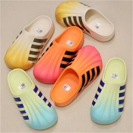 Sandalias de diseño zapatillas causales originales Superstar Mule Slide Leisure Sports Interior y al aire libre Wading Diadema Tacón de sándalo expuesto estilo sándalo