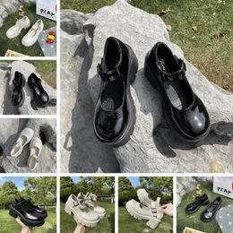 Sandales de créateurs Chaussures habillées Slingback Luxe Pantoufles à talons mi-hauts avec strass Bout carré Cristal Sparkling Print Pompes Fête Mariage Talons en cuir Slide GAI