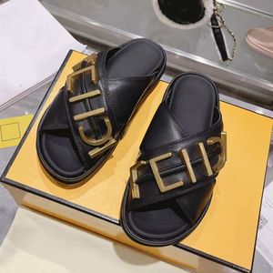 Designer Sandals célèbres pour femmes glisses de sandale sandles sliders chaussures plate-forme de bascule de bas de bascule d'été plage décontractée en cuir réel