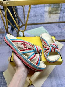 Designer sandalen voor vrouwen muildieren platte glijbanen maat 35-45 lichtbruine beige wit zwart roze kanten letters stof canvas slippers dames zomer buiten schoenen