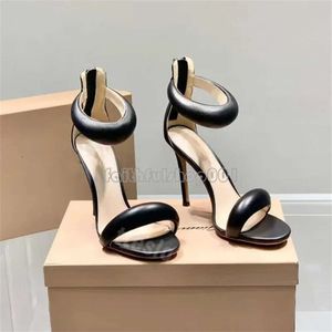 Sandales de créateurs Gianvito Rossi Sandales 10cm STILETTO talons sandales 8cm Femmes Habille Chaussures Talon pour femmes Sandales de créateur d'été 13 couleurs avec boîte 593