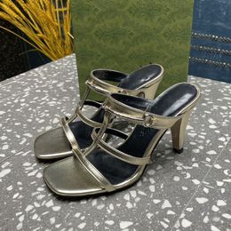 Sandales de créateurs Sandales à talons hauts Chaussures de talons hauts pour femmes 10cm Silde Sandales de sandales en cuir de laquer de haute qualité