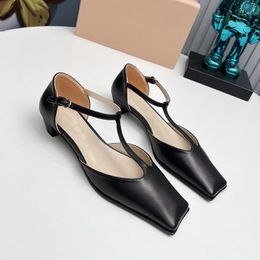 Дизайнерские сандалии Высококачественные кожаные люксовые бренды в классическом простом стиле Удобная модная узкая обувь на открытом воздухе Банкетное платье Свадебная обувь Сандалии