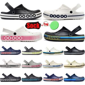 Sandalias de diseñador agujeros sandale espuma de goma tacones planos muelas cortadas para hombres zapatillas de playa de verano zapatillas deslizantes 2024